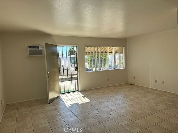 4th image of 940 Park Ave