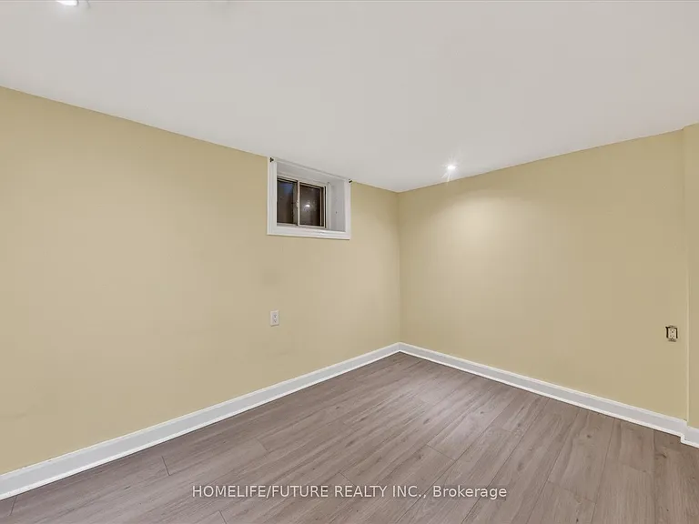 46 Stamford Sq N — Photo 30