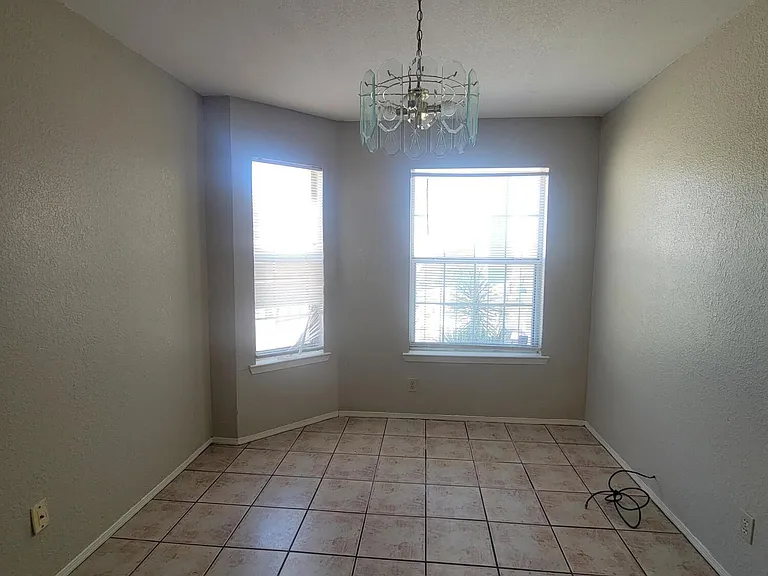 3200 Mountain Ridge Dr — Photo 15