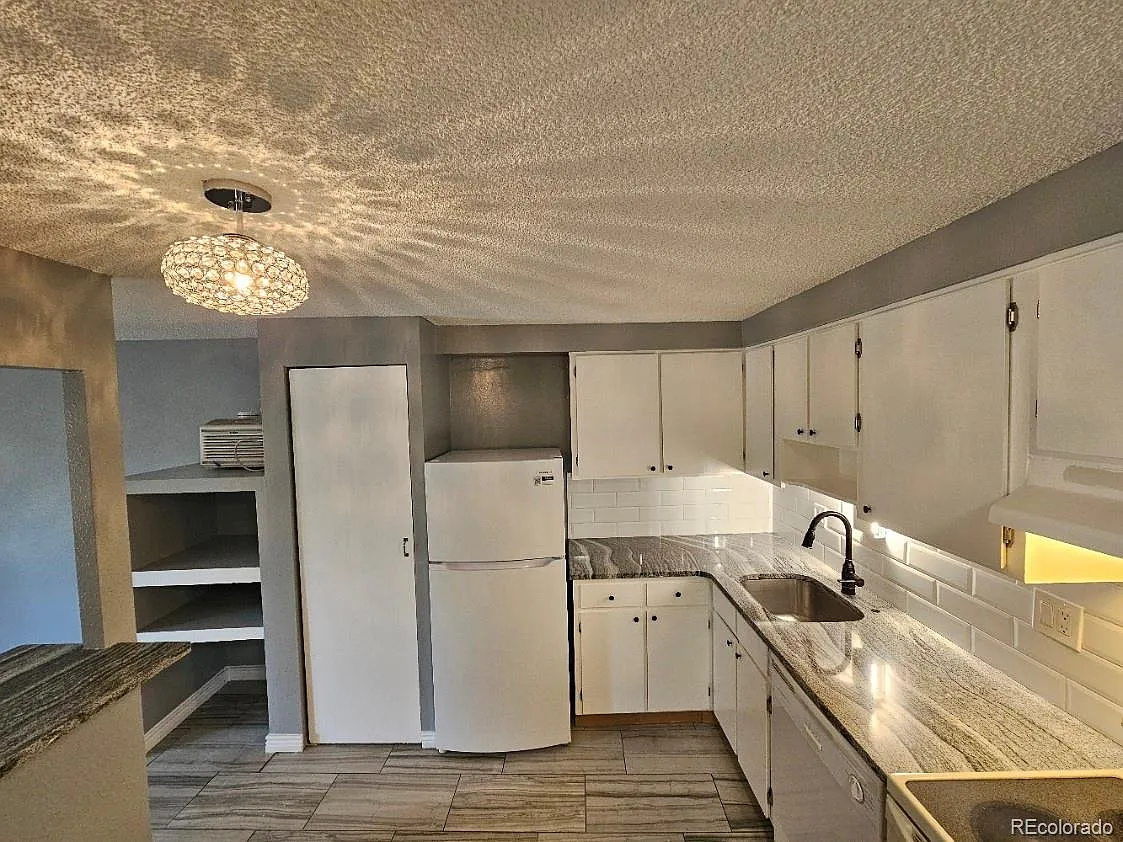 Building Photo - 1302 S Parker Rd #128