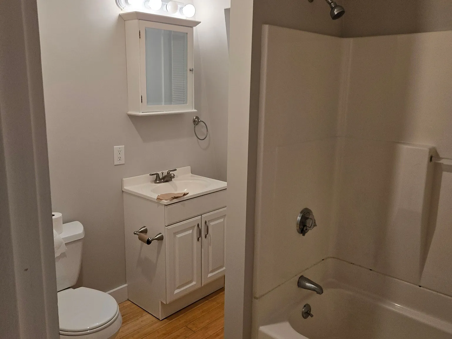 2 bed, 1.0 bath, 1200 sqft, $1,900 — Photo 2