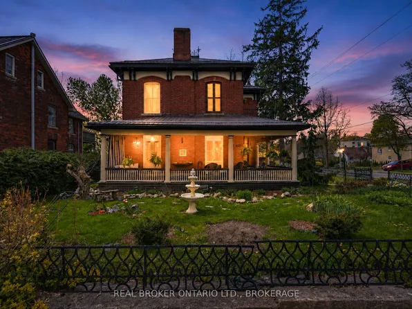 130 Main St, Gananoque, ON K7G 2L9