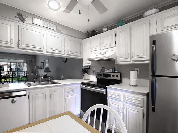 3rd image of 4801 Martinique Place #G2