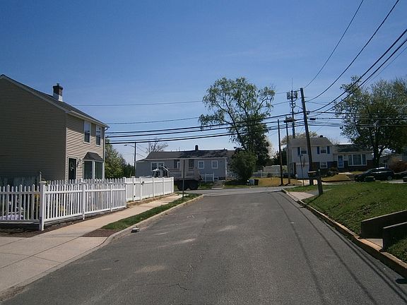 5th image of 68 Bismark Ave