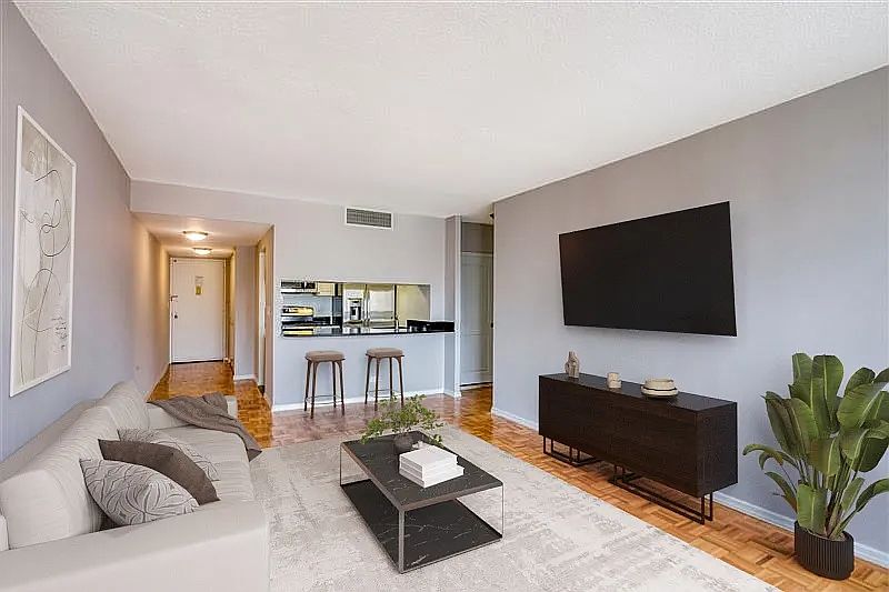 1st image of 225 E 95th St #D11g