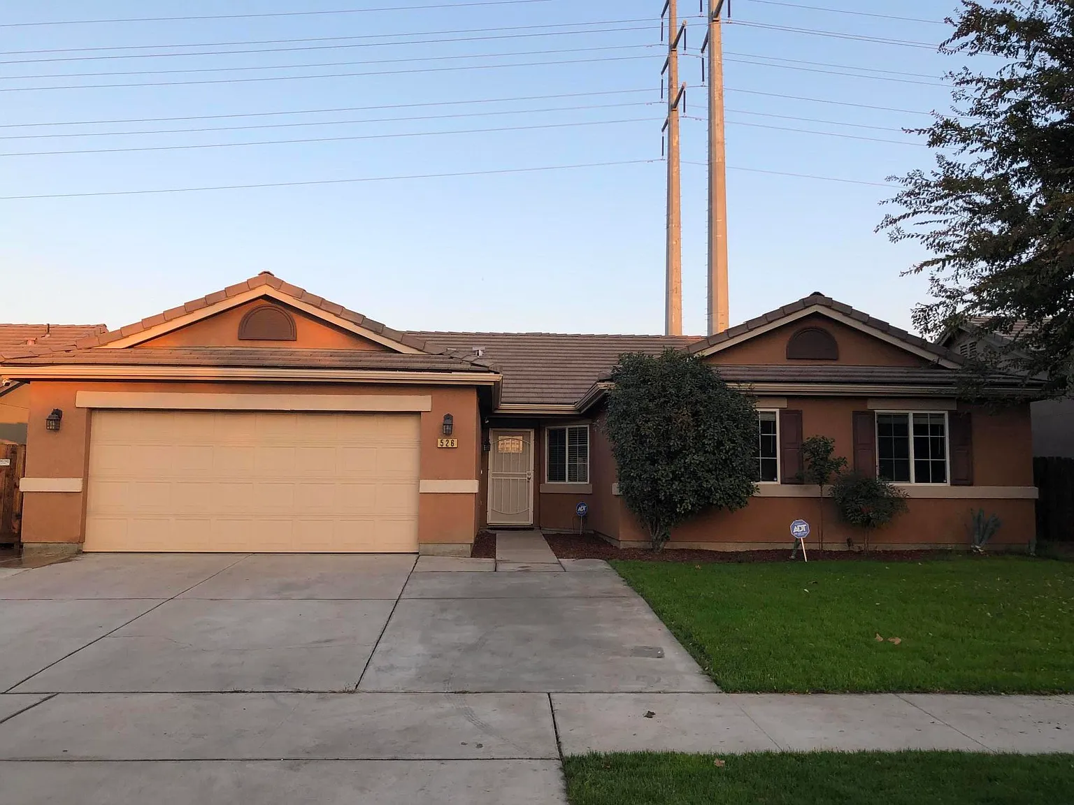 526 N Arroyo St photo 1