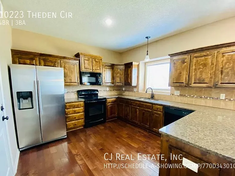 10223 Theden Cir — Photo 3