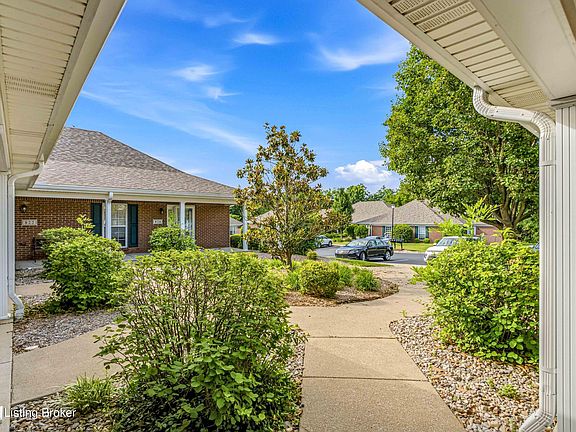 3rd image of 816 Garden Pointe Dr