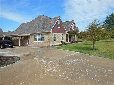 3rd image of 2600 Country Meadows Ln