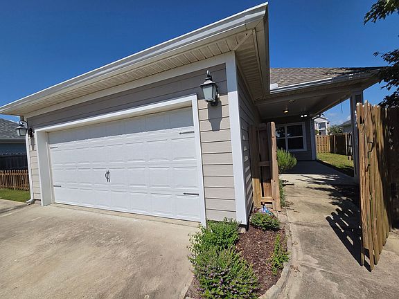 5th image of 105 Blue Heron Ln