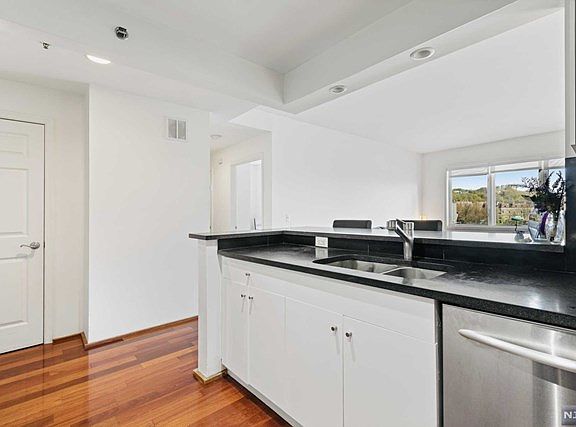 4th image of 3114 City Pl #3114