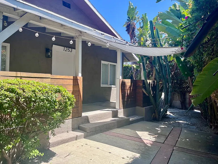 1253 Cypress Ave — Photo 6