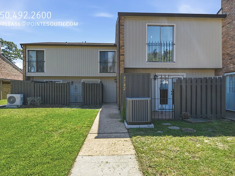 4742 Huron Dr — Photo 1