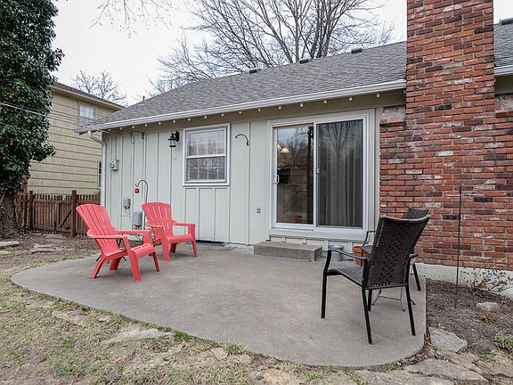 2nd image of 5901 W 94th St