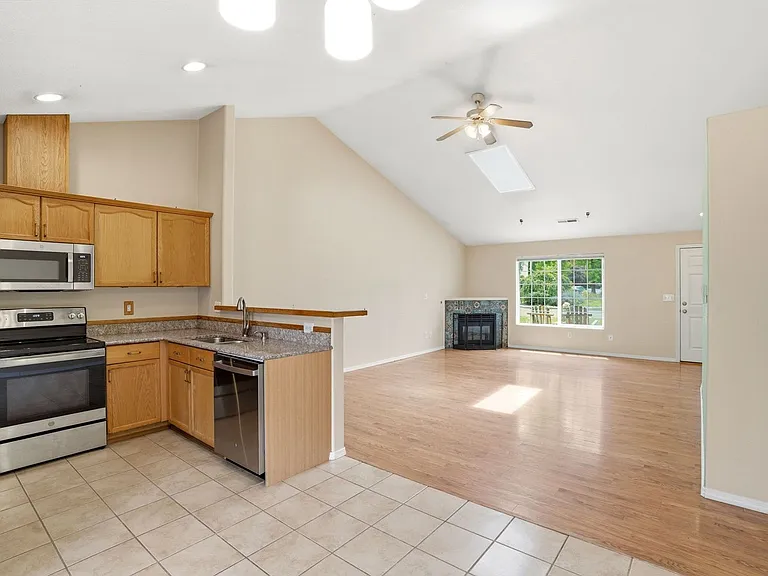307 NW Angela Ln — Photo 11