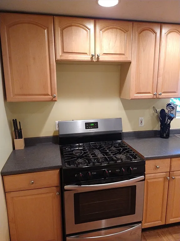 2 bed, 1.0 bath, 1233 sqft, $2,700 — Photo 2