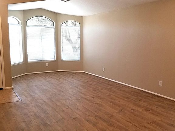 2nd image of 712 E Marigold Pl