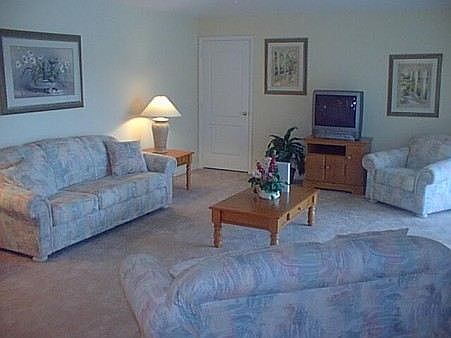 TR4P245MD-living-area