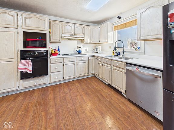 4th image of 201 N Greenbriar Rd