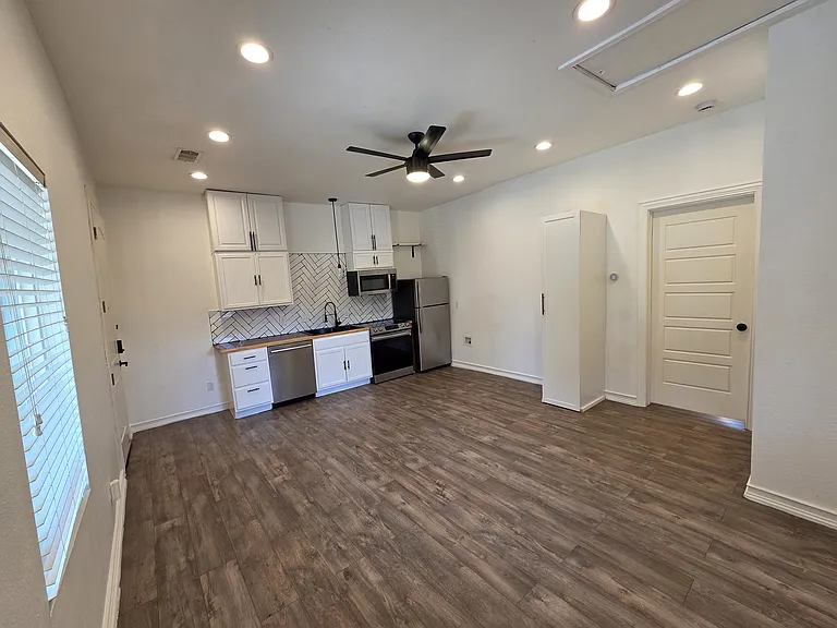 127 W 8th St #25 — Photo 6