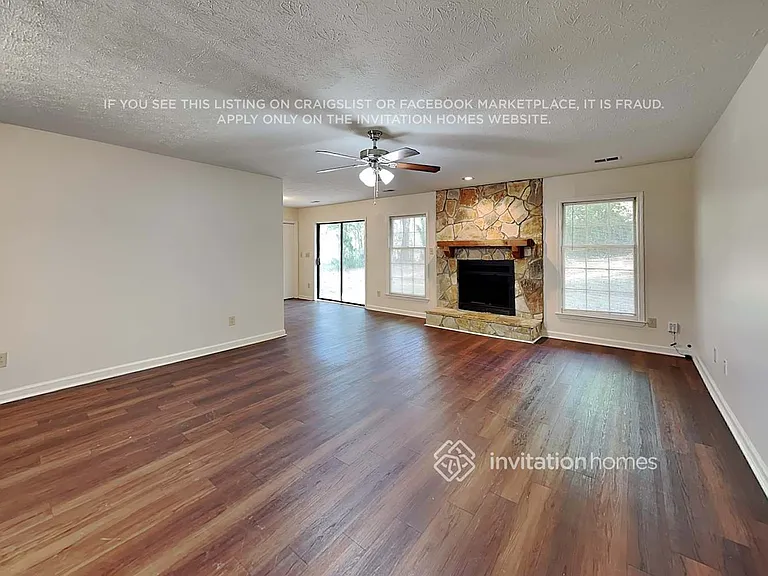 403 Cindy Dr SE — Photo 3