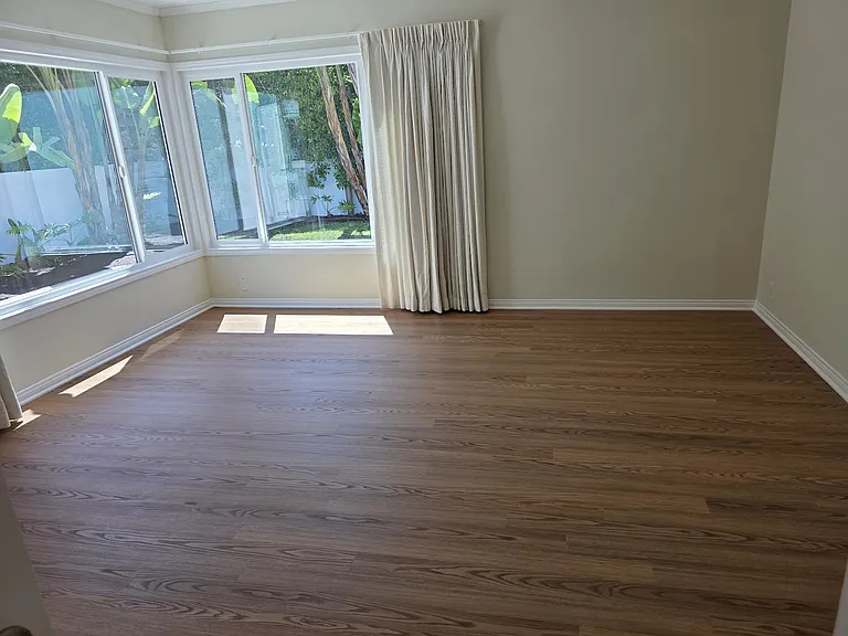 153 S Swall Dr — Photo 21