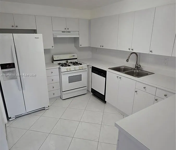 7124 SW 114th Pl #A — Photo 2
