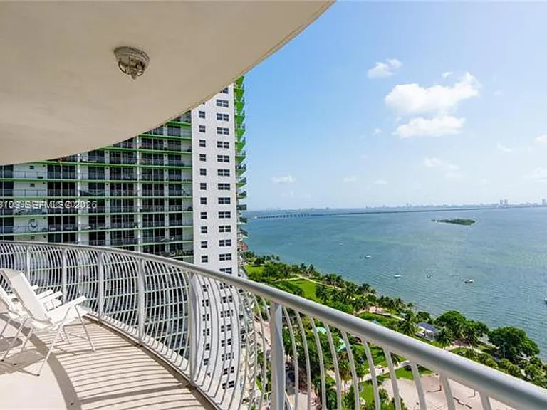 1750 N Bayshore Dr #2401 — Photo 2