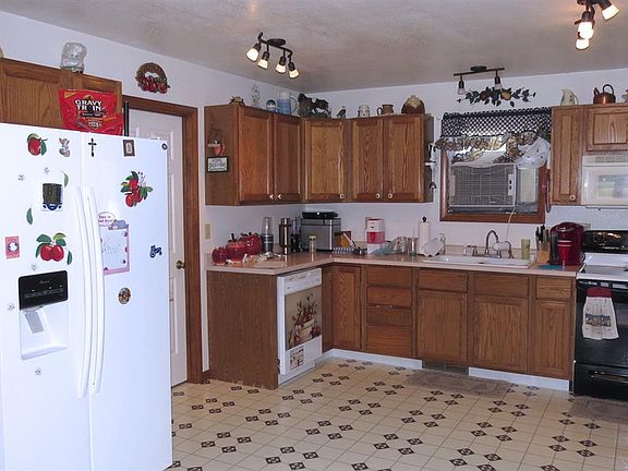 4th image of 296 Coventry Cir