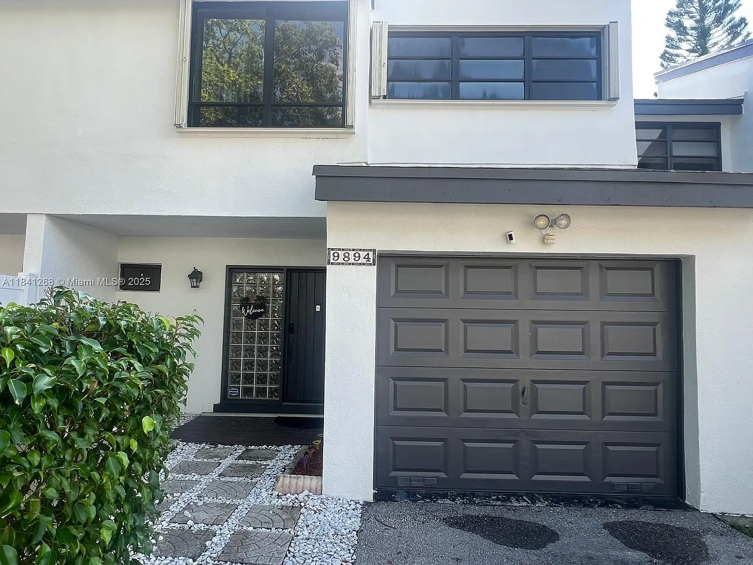 3 bed, 1854 sqft, $3,800 — Photo 1