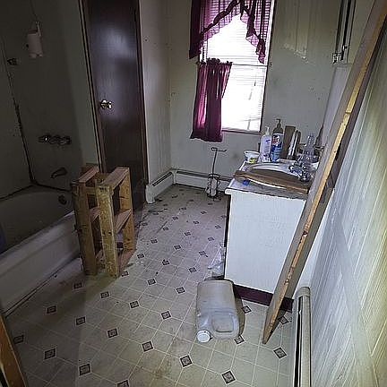 5th image of 17 Railroad St