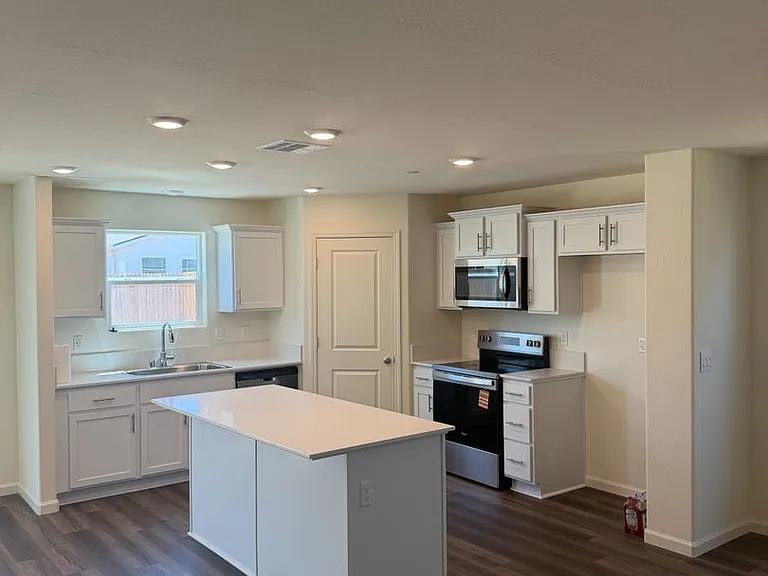 656 Skyler Ln — Photo 11