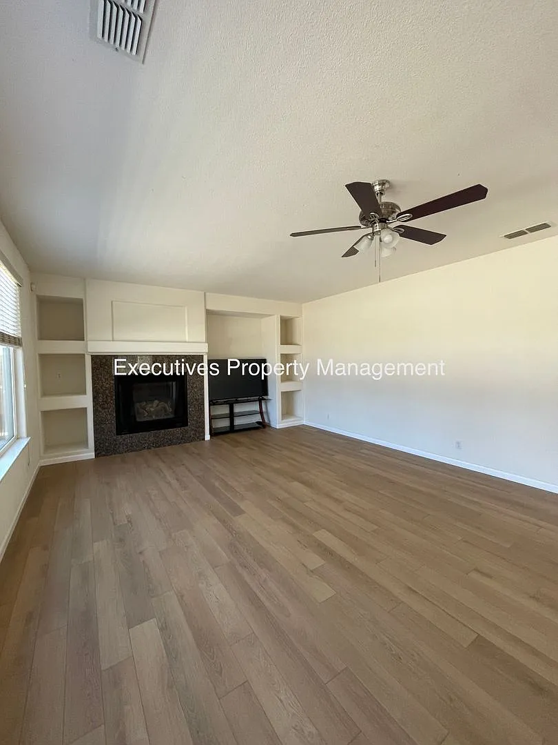 House For Rent | 733 Round Hill Dr, Merced — Photo 3