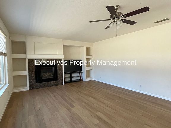 3rd image of 733 Round Hill Dr