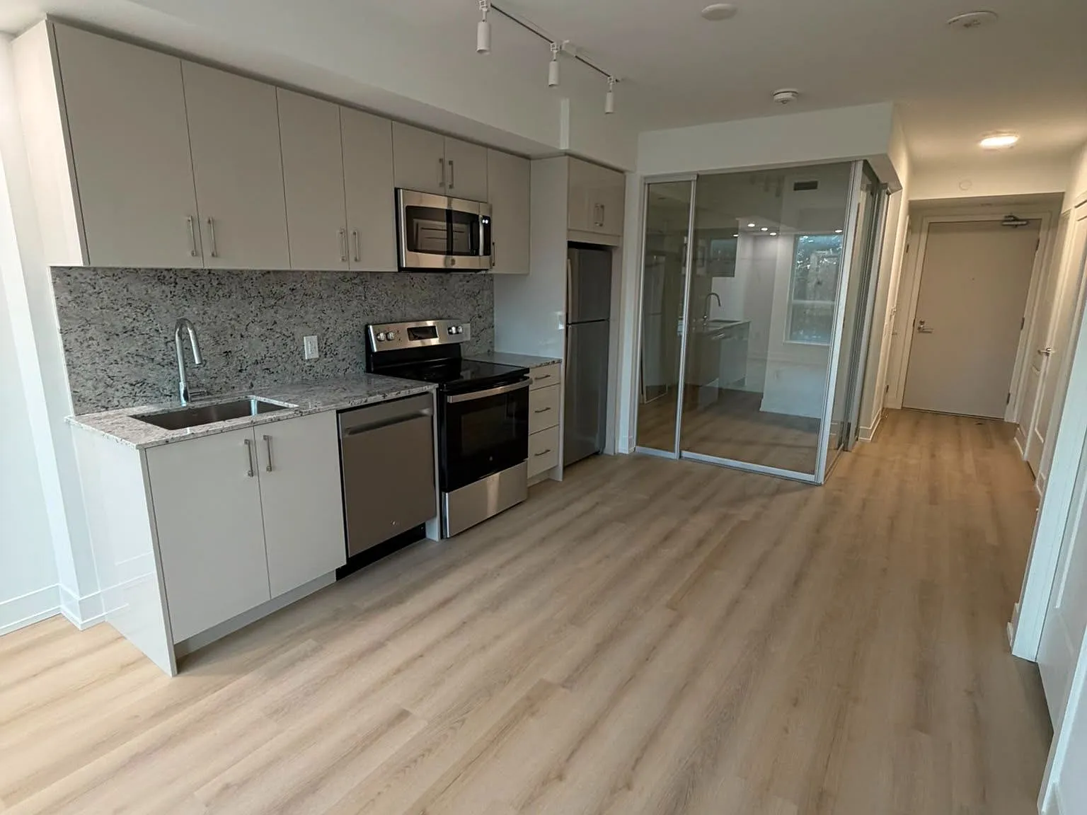 2 bed, $2,450 — Photo 3