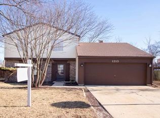1213 S Appletree Ln, Bartlett, IL 60103