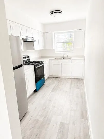1 bed, 1.0 bath, 900 sqft, $1,750 — Photo 2