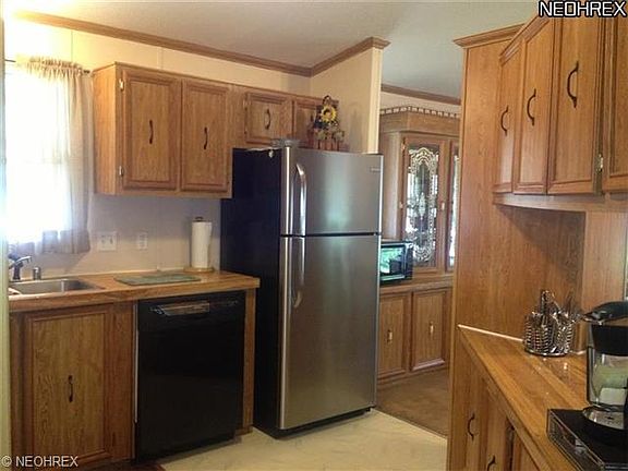 3rd image of 11 Oak Dr #11