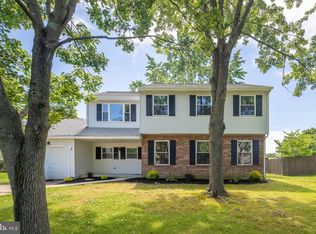 8 Stratford Ln, Mount Laurel, NJ 08054