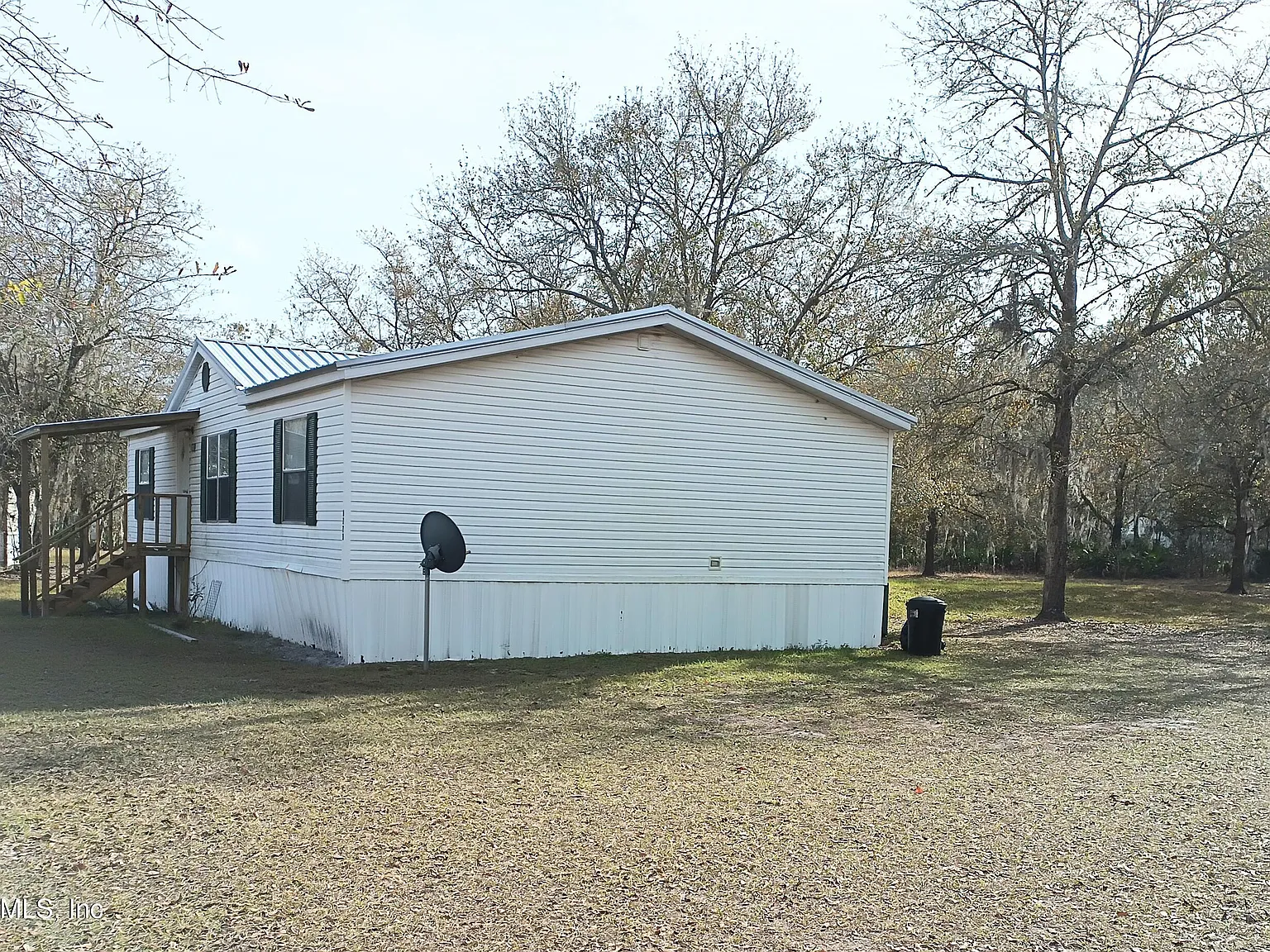 3 bed, 2.0 bath, 1323 sqft, $1,300 — Photo 1