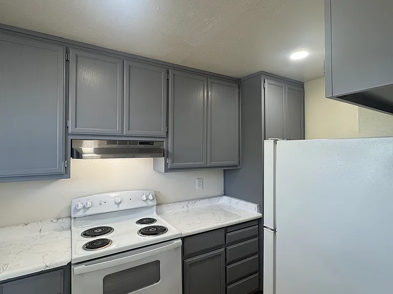 118 Yorkshire Ct #D — Photo 8