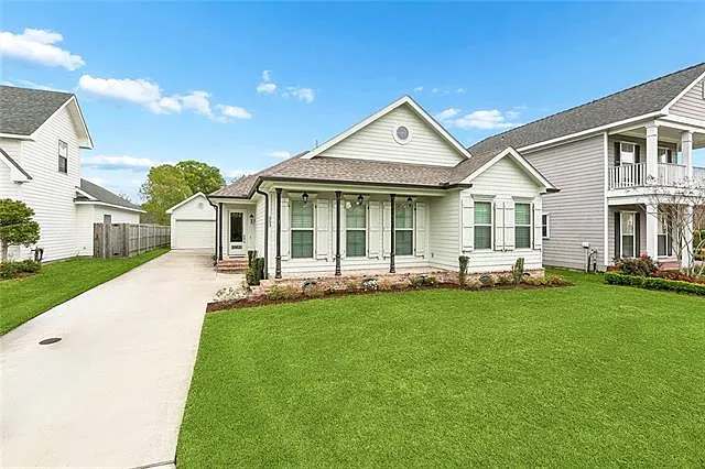 3 bed, 2.0 bath, 2404 sqft, $3,000 — Photo 1