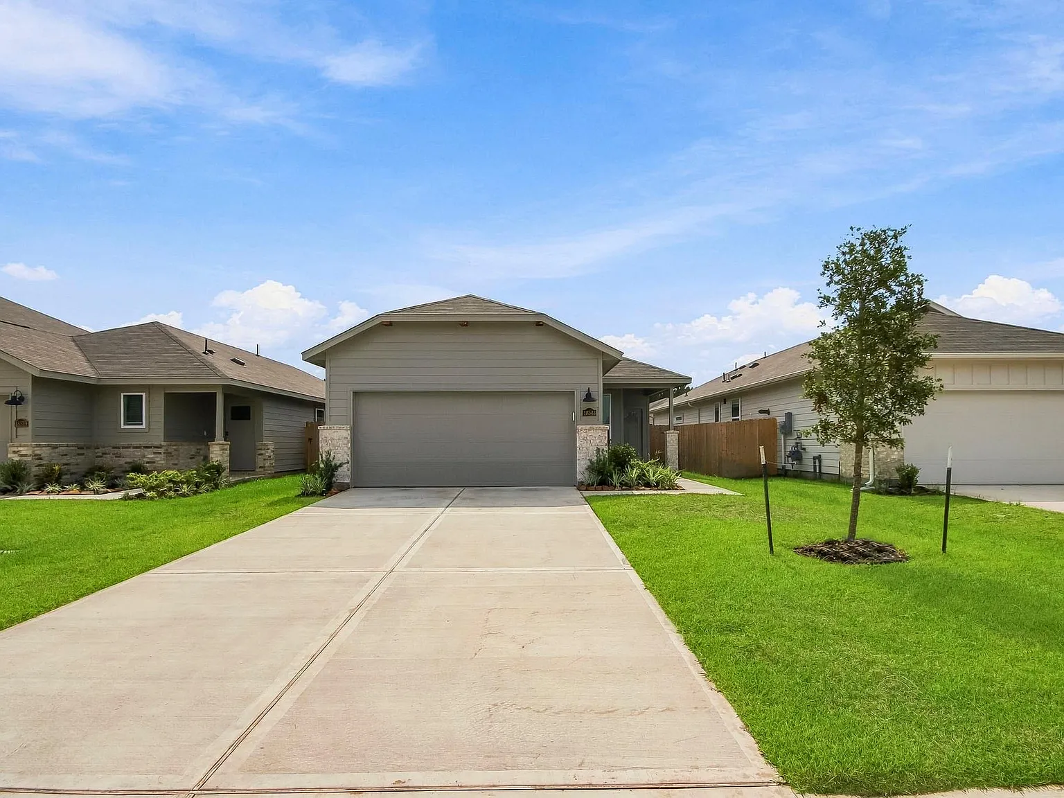 3 bed, 2.0 bath, 1426 sqft, $1,950 — Photo 2