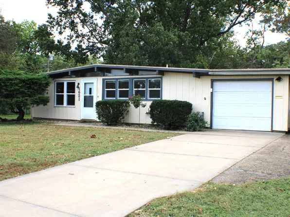 1621 SW 24th St, Topeka, KS 66611