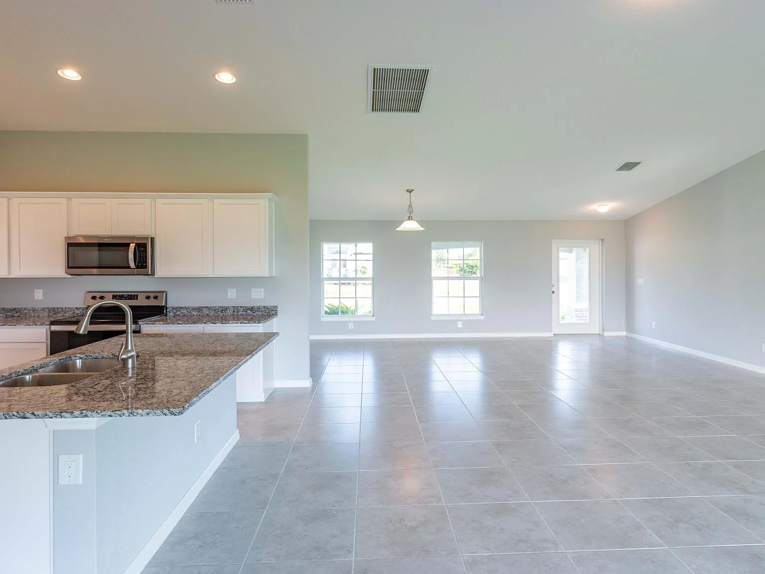 4 bed, 1780 sqft, $2,549 — Photo 3
