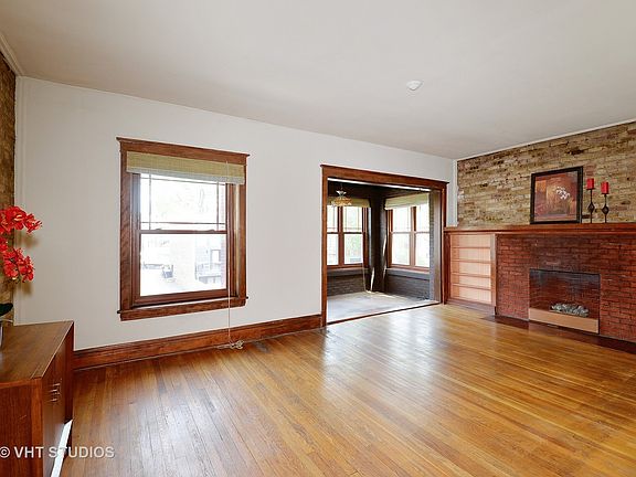 2nd image of 915 W Diversey Pkwy #2