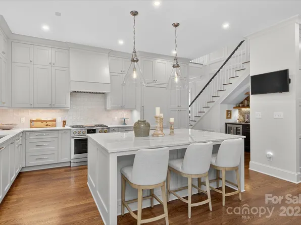 6016 Knight Crest Ct, Charlotte, NC 28210