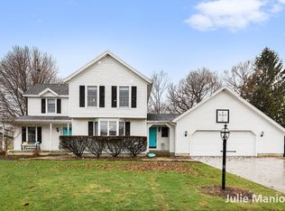 4701 Maple Hollow Ct SE, Kentwood, MI 49508