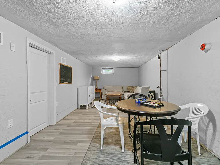 18 Sylvan Ter — Photo 37