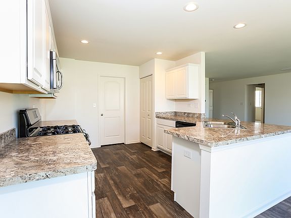 4th image of 6015 Autumn Oaks Dr